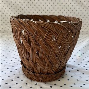 Vintage Wicker/Rattan Round Basket Approx 8” Diam. Perfect For A Planter! EVC